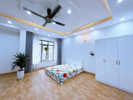Bán nhà nhỉnh 5 tỷ, kinh doanh, ô tô tránh Vương Thừa Vũ, 5 tầng vào ở ngay