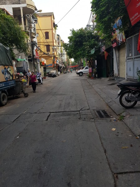 Hoàn Kiếm nhỉnh 3 tỷ mặt phố Kinh doanh mặt tiền rộng, 3 tầng ở tạm
