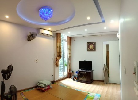 Bán nhà Trần Thái Tông, 35m2, 5 tầng, MT: 7,2m, giá: 3.2 tỷ