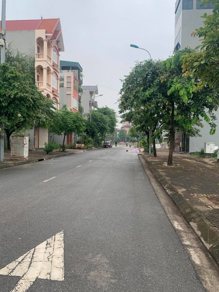 Bán nhanh 60m2 đất TĐC Trâu Quỳ, Gia Lâm trục đường to. LH 0983253436