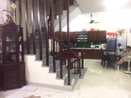 Cần tiền bán rẻ nhà Mai Dịch dt 68.5m2, 4 tầng, 2 mặt thoáng, giá 5.4 tỷ