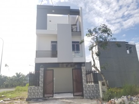 Nhà trong khu dân cư đông đúc đường Lê Văn Lương 5x20m2, xây 2 lầu