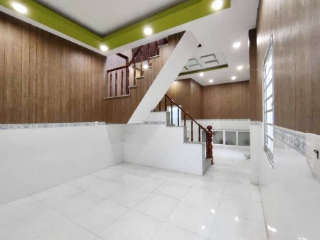 Bán nhà ấp 5, Phong Phú 40m2, hiện đại, đủ công năng,chỉ 1 tỷ 950