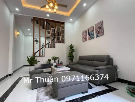 Bán nhà Nguyễn Khánh Toàn, Cầu Giấy, dt 59m2 xây 5 tầng giá 3.45 tỷ, ngõ rộng thông