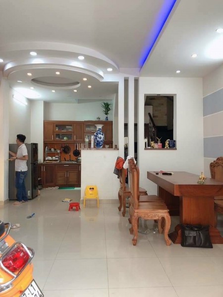 Do làm ăn thua lỗ nên mình cần bán nhà gấp có sẵn sổ, dt 125m2