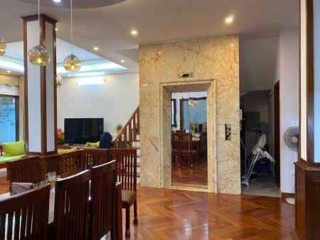 Bán biệt thự tại 409 Tam Trinh 4 tầng thang máy 172m2 MT 11,8m giá 21,5 tỷ. LH 0869381258