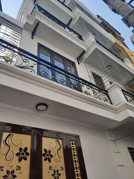 Mặt phố Phó Đức Chính 100m nhà 5 tầng mặt tiền 5.8 m vỉa hè 7m