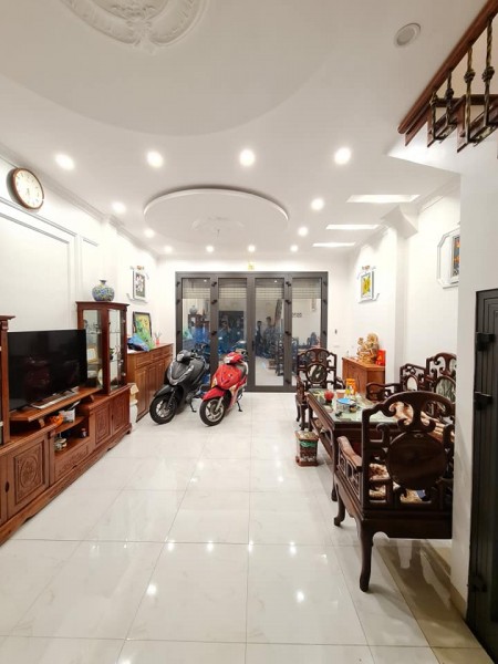 Vị Trí Đắc Địa Trung Tâm Q.Ba Đình 37m2 x 5T SĐCC Mới Đẹp 6 tỷ Full Nội Thất
