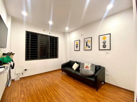 Bán nhà Ngọc Lâm 39m2*4T nhà mới, ô tô đỗ cổng, ngõ thông, giá 3.25 tỷ