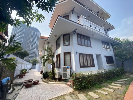 Cho thuê villa mặt tiền Thảo Điền, dtsd: 590m2 trệt 3 lầu 5P FULL nội thất