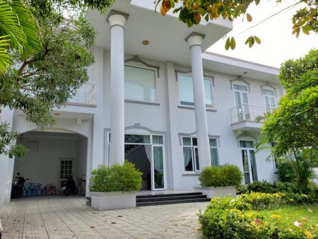 Cho thuê Villa 585m2 saan vườn, hồ bơi, 5 phòng ngủ đủ nội thất, Bình An, Quận 2
