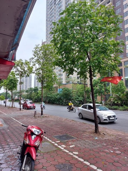 Mảnh đất mặt đường Nguyễn Hoàng, phù hợp xây khách sạn, văn phòng, dt 456m2