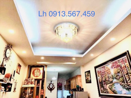 Ô tô tải đỗ cửa nhà 5 tầng đẹp phân lô giá 3.2 tỷ, đường Ngọc Thuỵ, Quận Long Biên