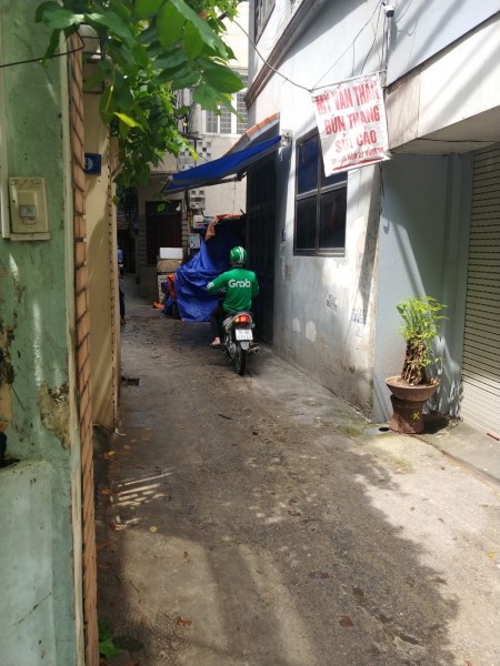 Đất Lạc Long Quân, 133mX6mMT, ngay Vệ Hồ, thông các Phố lớn. Giá 12,9 tỷ.