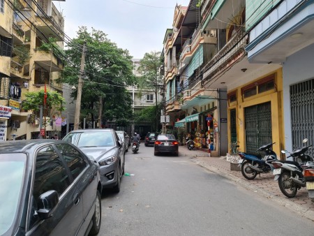 Cho thuê nhà nguyên căn 4 tầng Đường Hoàng Quốc Việt, diện tích 60m2, giá 18 tr