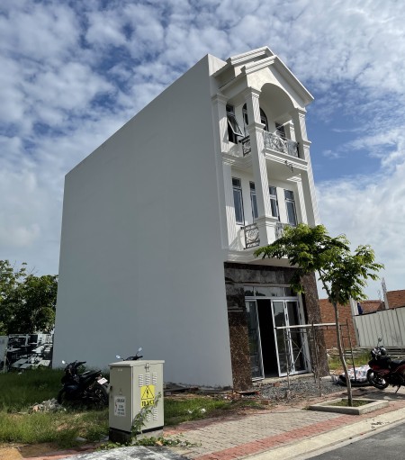 Nhà phố 2 lầu 1 trệt gần chợ Phú Chánh, giá thoả thuận, hỗ trợ vay