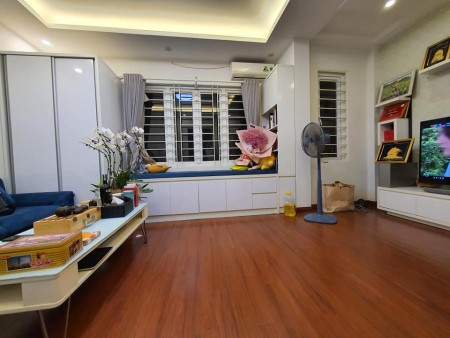 Bán nhà phố Đại La, Hai Bà Trưng. Nhà rẻ siêu hot . 31m x 5 tầng. 2.1 tỷ