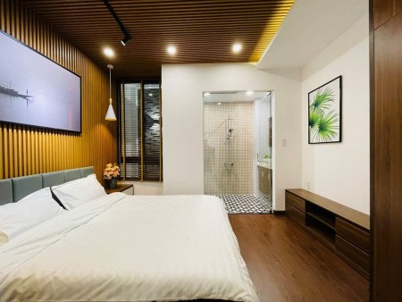 Nhà đẹp 5 Tầng phũ gỗ, Thiết kế đẹp ngang 8m tiện cho thuê văn phòng, Hẻm VIP 12m