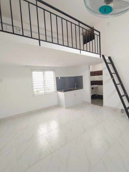 Cho thuê phòng có gác cực rộng 32m2, có máy lạnh gần ĐH CN Thực Phẩm