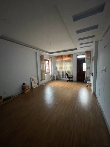 Nhà MT Nguyễn Trường Tộ (4x28m) Lầu St, 3 PN, 3 WC, sân thượng rộng