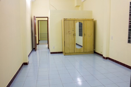 Cho thuê nhà 2 mặt tiền Phổ Quang, TB. 5x23m 1 trệt 2 lầu, Trệt trống suốt cầu thang cuối nhà