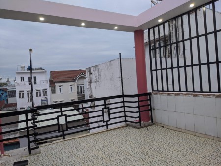 Nhà 4 lầu bê tông cốt thép, Lý Tuệ Tân Phú dt 33m2 giá chỉ 3tỷ2