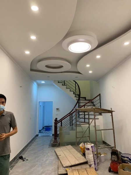 Bán nhà hiếm dt 63tr/m2, sẵn nhà 3 tầng (3N+3WC)sân rộng, phố Đội Cấn
