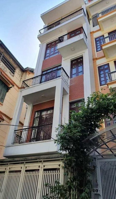 Bán nhà Lạc Long Quân, gara ô tô, 60m2, MT 5m, 11 tỷ, quận Tây Hồ