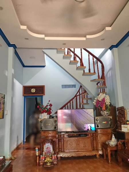 Nhà giá rẻ 1 lầu mặt tiền hẻm Huỳnh Tấn Phát, phường Phú Thuận, Quận 7