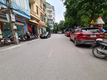 Cho thuê nhà riêng Phố Phạm Tuấn Tài: DT60m2x 4 tầng, thang máy,đường ô tô tránh nhau