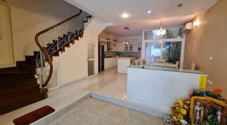Bán nhà 5 tầng đẹp như khách sạn 5 sao, tặng toàn bộ nội thất ngoại nhập tại Long Biên