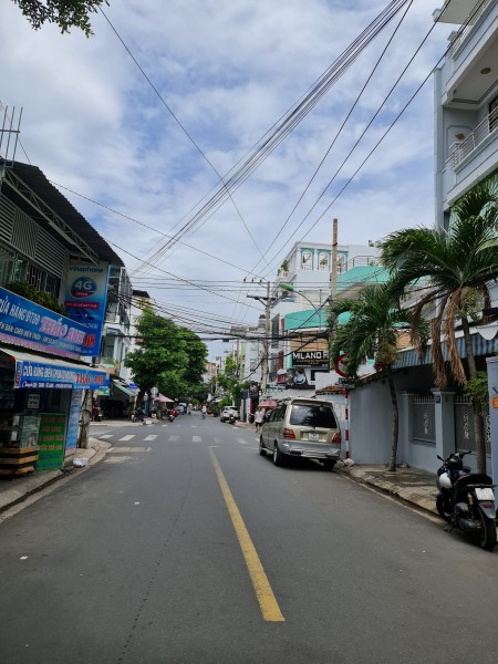 Bán nhà mặt tiền Trần Bình Trọng, p. Phước Tiến, tp. Nha Trang ngang 5.3 m.
