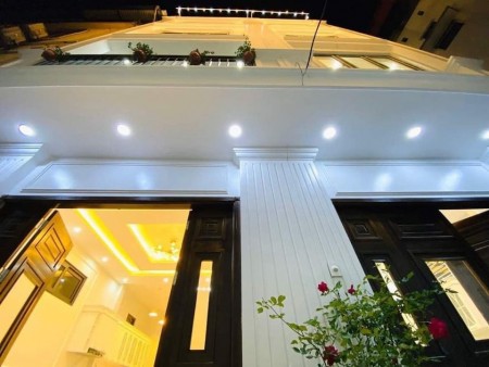 Bán nhà nguyên căn 10m ra phố Tam Khương, ngõ 3 gác tặng nội thất