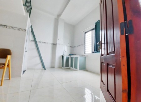 Phòng có gác 30m2 có máy lạnh Lê Trọng Tấn gần ngã tư Gò Mây