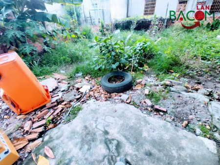 Bán lô đất 70m2 đẹp còn sót lại ngay chợ Bà Thức, P.Tân Phong, đường xe hơi vào tận đất