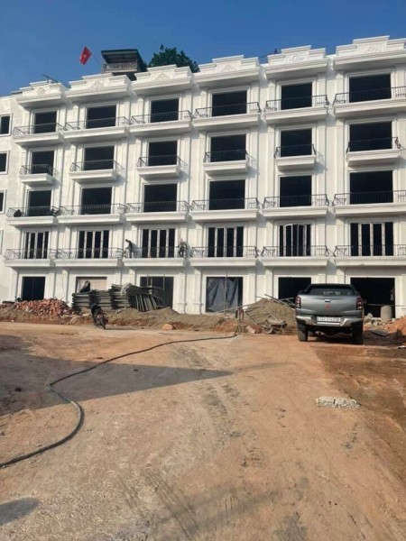 Cần BÁN 6 Căn Nhà Đẹp ĐỐI DIỆN BIG C CỘT 5, HẠ LONG.