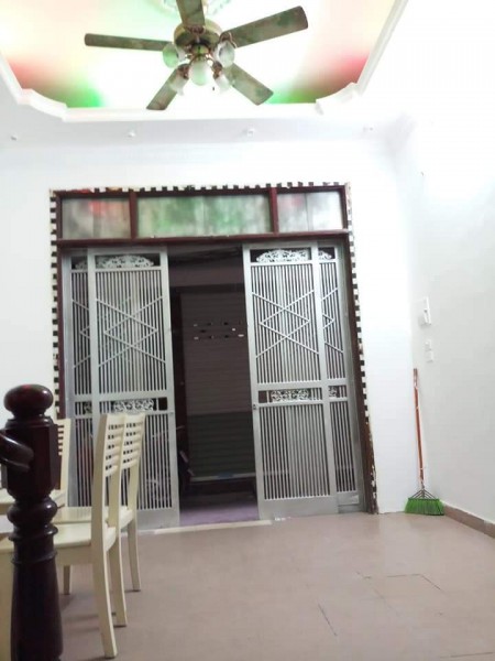 Bán nhà Đặng Văn Ngữ, mặt tiền 4.5m, 5 tầng, giá 2.85 tỷ, cách Hồ Xã Đàn 1 phút xe máy