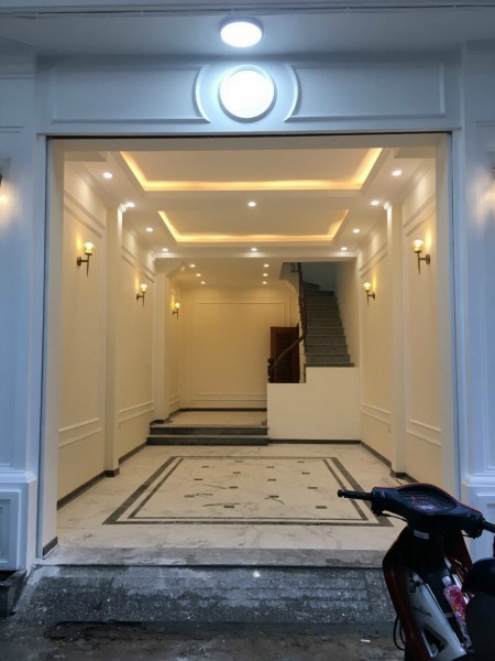 Bán nhà Ngọc Thuỵ dt 33.5m x 5 tầng, giá 3,35 tỉ, ô tô đỗ cửa
