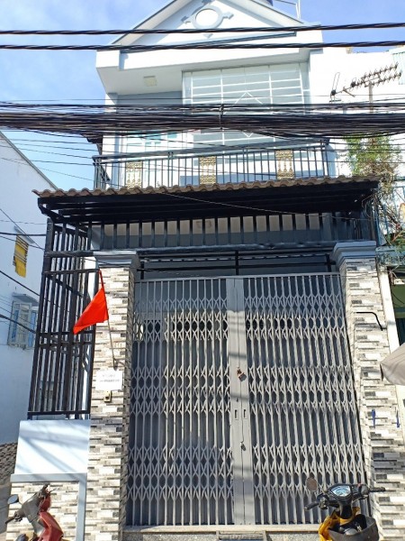 Cần bán gấp nhà ngay bốn xã, vị trí kinh doanh buôn bán, lh 0936552322