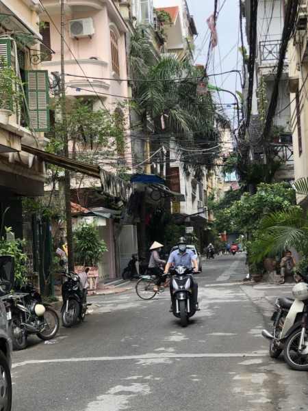 HOÀNG CẦU 55m*4tầng mt5m oto tránh,vỉa hè rộng view hồ hơn 11 tỷ