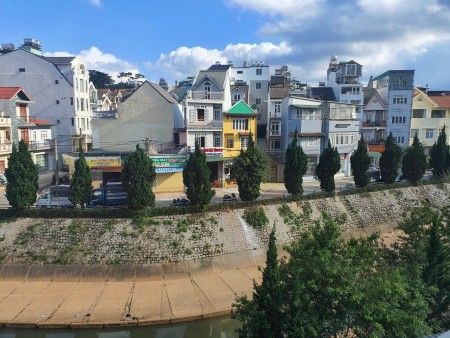 Cần bán căn nhà hai mặt tiền đường Hoàng Diệu, dt 122m2 view siêu sịn