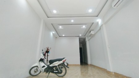 Hiếm nhà Phố Vọng cho thuê, MT 5m, dt 100m2/sàn, giá 35 tr/tháng