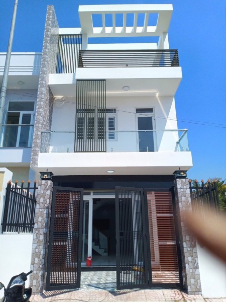 Bán gấp nhà gần chợ Trung Thanh, kcn Cầu Tràm, cách Quốc Lộ 1A 10 phút đi xe máy