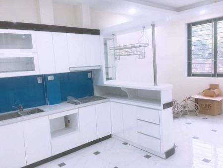 Bán nhà Lạc Long Quân, 34m2x5 tầng, nhà nguyên căn còn mới giá 3.2 tỷ