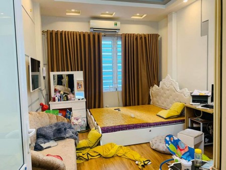 Bán nhà hiếm ngõ 445 Nguyên Khang, Quận Cầu Giáy, dt 30m2, 5 tầng đúc, giá 3 tỷ