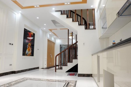 Bán nhà Láng Hạ mơi xây 5 tầng đúc kiên cố, giá 3.8 tỷ, chính chủ, nở hậu