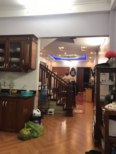 Bán nhà Phùng Hưng 4 tầng 50m Mt 4m ô tô đỗ cửa giá 5,5 tỷ