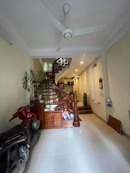 Hiếm! Nhà Lâm Hạ, khu VIP Bồ Đề, Long Biên, ô tô vào nhà, 46m2 4 tầng nhỉnh 5 tỷ