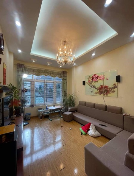 Bán nhà Ngọc Lâm 46m2, nhà đẹp, ngõ ô tô thông, 4 phòng ngủ giá 3.25 tỷ