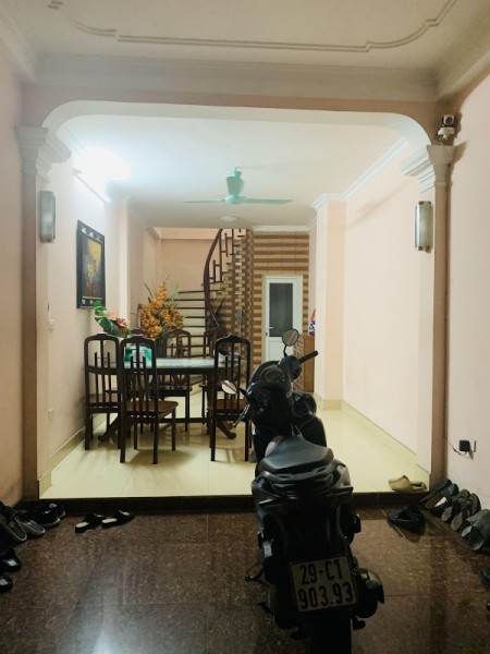 Vị trí trung tâm Ngã Tư sở, ngõ ô tô, nhà 4 tầng, DT 40m, 5 tỷ.